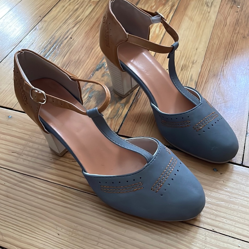 Cute grey and tan heels, gently used.